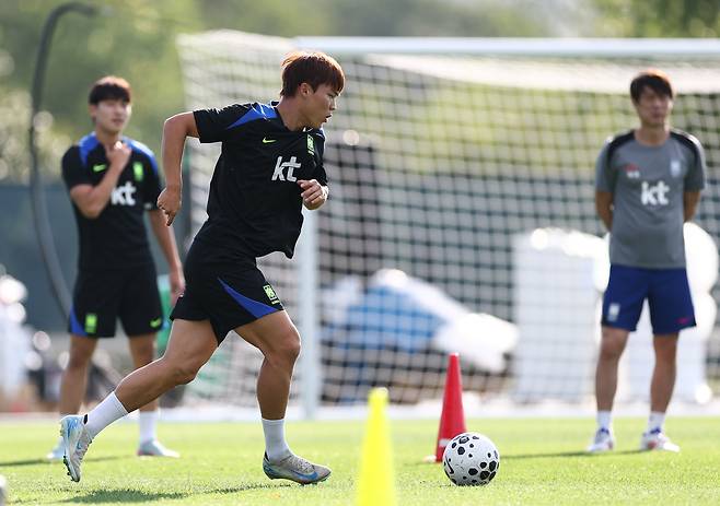4일(현지시간) 미국 뉴욕 아이칸 스타디움에서 진행된 한국 축구 대표팀 훈련에서 오현규가 집중하고 있다. 연합뉴스