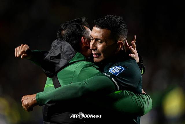 기뻐하는 볼리비아 선수들. /AFPBBNews=뉴스1