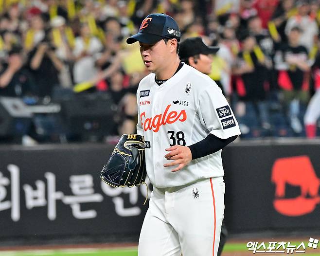 지난 9월 9일 롯데 자이언츠전에서 타구에 맞았던 한화 이글스 우완 김종수가 다행히 큰 부상을 피했다. 사진 엑스포츠뉴스 DB
