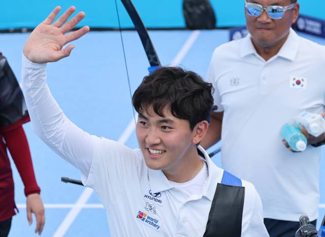 11일 광주 동구 국립아시아문화전당 5·18민주광장에서 열린 2025 세계양궁선수권대회 리커브 남자 개인 동메달 결정전에서 김제덕이 승리한 후 기뻐하고 있다. 연합뉴스