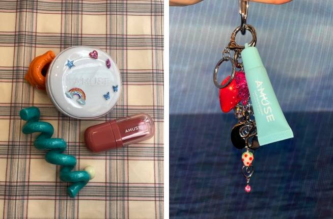 어뮤즈 쿠션 제품에 스티커를 붙인 '쿠꾸'(오른쪽)와 어뮤즈 틴트로 만든 키링(왼쪽). / 사진=어뮤즈