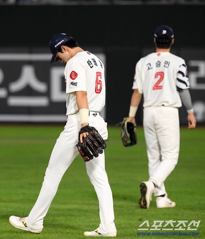 악몽 같은 하루를 보낸 2루수 한태양.