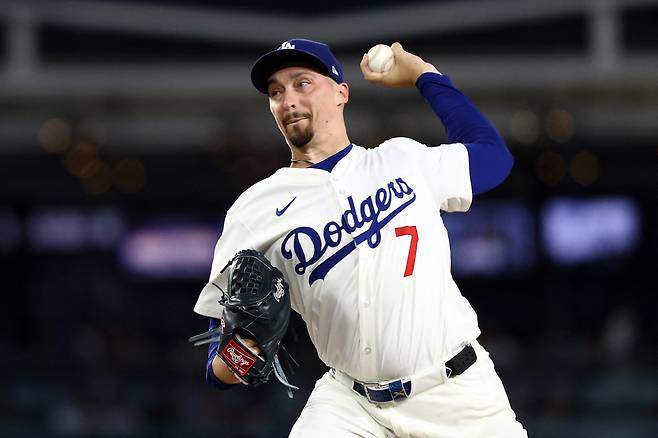 다저스 선발 블레이크 스넬이 힘차게 공을 뿌리고 있다. AFP연합뉴스