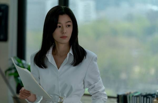 디즈니+ '북극성' 전지현 스틸컷 ⓒ월트디즈니&nbsp;컴퍼니&nbsp;코리아