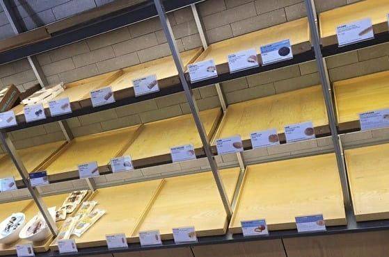 'T멤버십 고객 감사제' 관련 행사 당시 서울의 한 파리바게뜨 매장 모습. 매대가 텅 비어있다. SNS 캡처