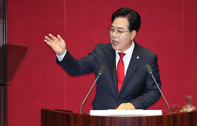 국민의힘 송언석 원내대표가 10일 서울 여의도 국회에서 열린 제429회 국회(정기회) 제2차 본회의에서 교섭단체 대표 연설을 하고 있다. 남강호 기자