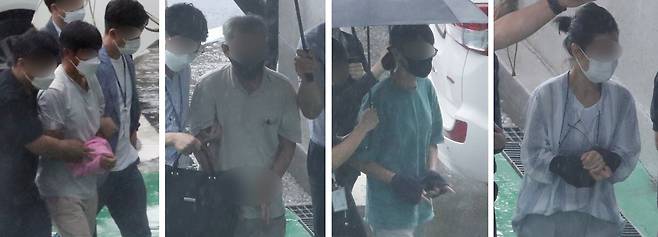 북한 공작원의 지령을 받고 미국 스텔스 전투기인 F-35A 도입 반대 활동을 벌인 혐의를 받는 충북동지회 조직원들이 2021년 8월2일 구속 전 피의자 심문을 위해 청주지법으로 들어서고 있다. /뉴스1
