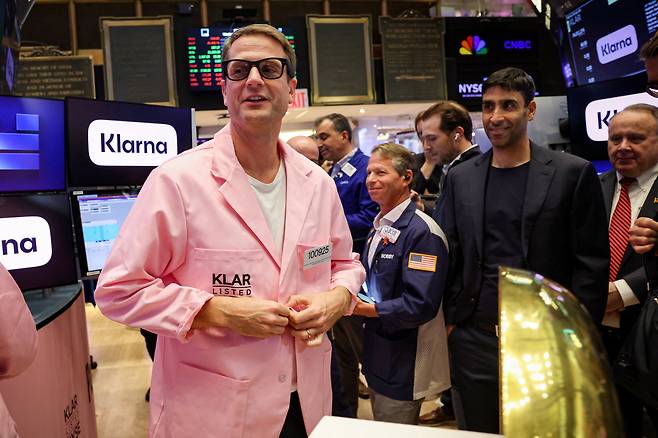 클라르나의 세바스찬 시미아트코프스키 최고경영자(CEO)가 기업공개(IPO)를 위해 10일 뉴욕증권거래소에 방문했다. /로이터 연합뉴스