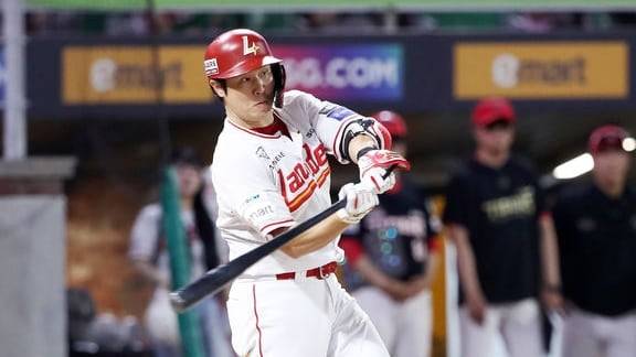 SSG 최정이 타격하는 모습/뉴시스