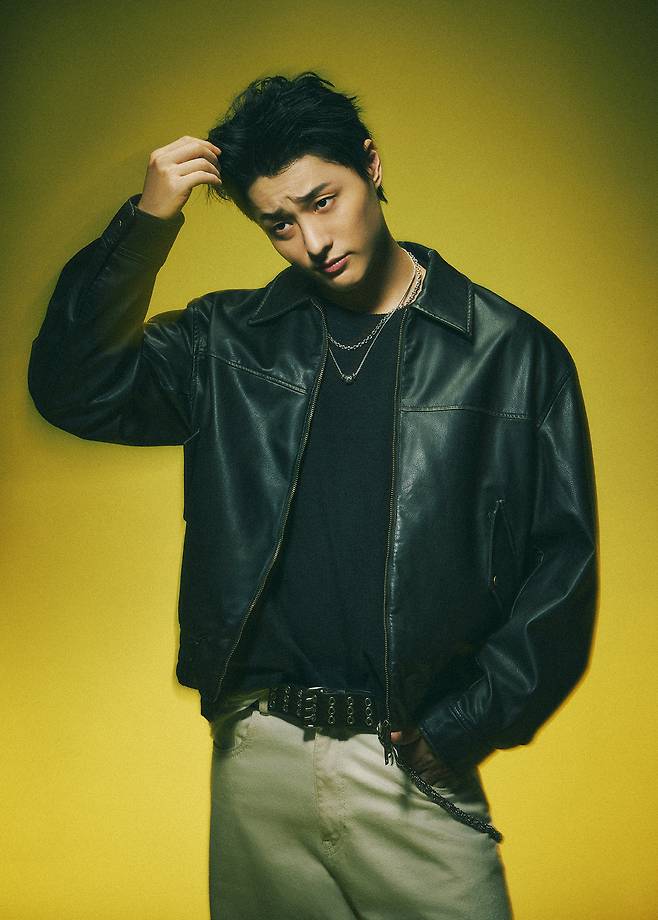 우즈와 협업한 에잇세컨즈 2025 가을·겨울 화보