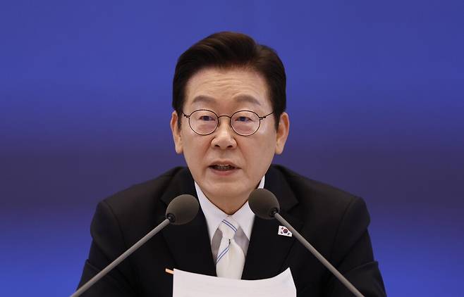 이재명 대통령이 11일 청와대 영빈관에서 열린 취임 100일 기자회견 \'\'회복을 위한 100일, 미래를 위한 성장\'\'에서 발언하고 있다. 연합뉴스