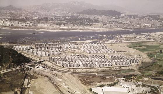 1973년 준공 당시의 반포주공1단지 아파트 [사진 서울시]