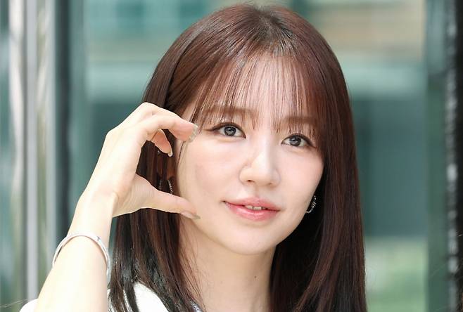 걸그룹 베이비복스 윤은혜가 과거 안티 팬에게 '염산 테러'를 당한 일을 떠올린다. /사진=뉴스1