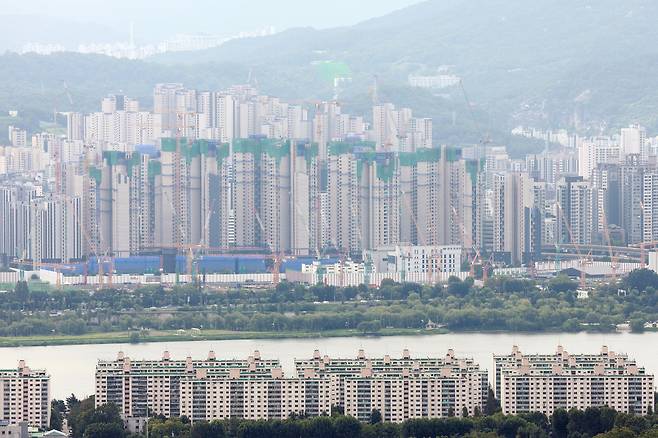 서울 남산에서 바라면 서울 시내 아파트 단지. [연합]