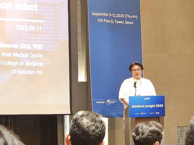최재순 서울아산병원 교수가 11일 서울 서초구 엘타워에서 열린 ‘메드텍 인사이트 2025’에서 발표하고 있다. 최은지 기자.