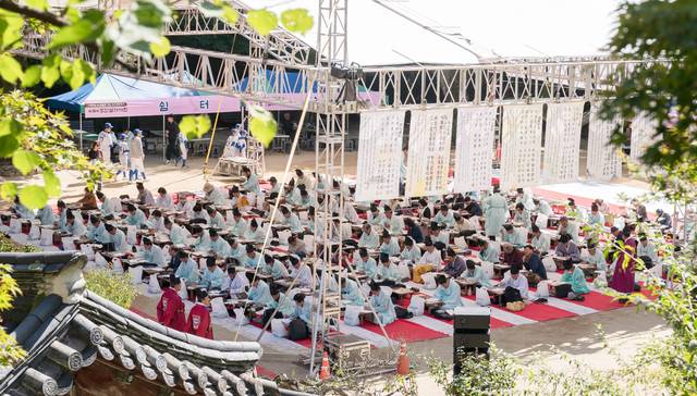 안동문화원은 13일 오전 퇴계 이황 선생의 학덕과 유업(儒業)을 기리는 영남 유일의 지방 대과(大科) 시험 ‘제31회 도산별과대전’ 행사를 개최한다. 안동문화원