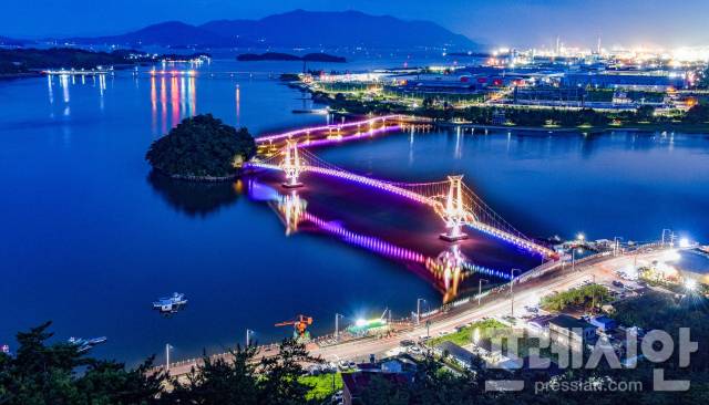 ▲'광양전어축제'가 열리는 망덕포구와 배알도 섬 정원 야경ⓒ광양시