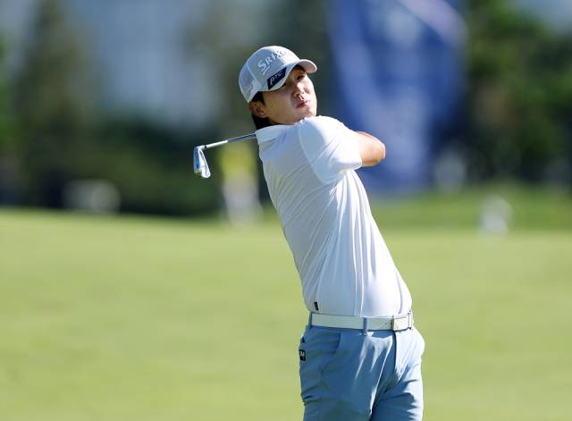 양지호가 11일 신한동해오픈 1라운드 16번 홀에서 두 번째 샷을 하고 있다. 사진 제공=KPGA