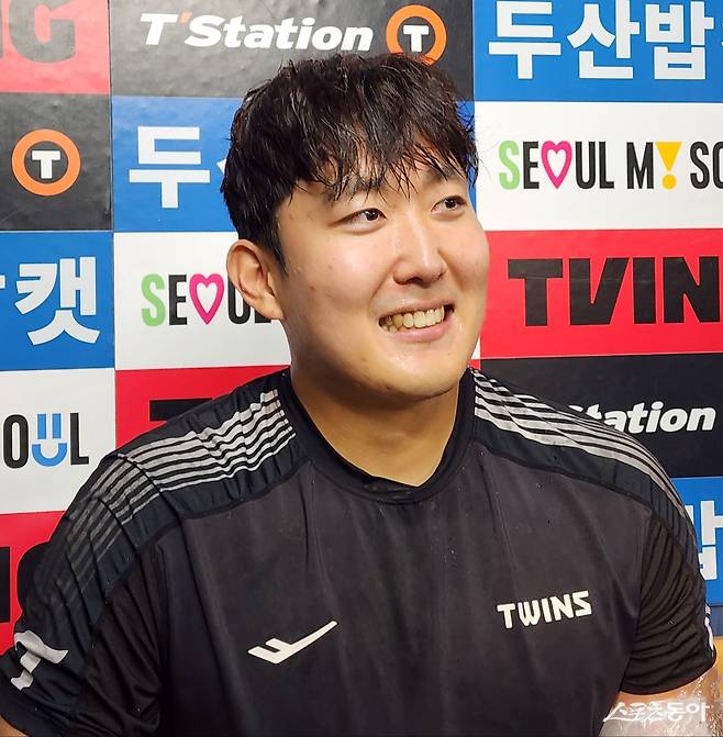 LG 손주영(사진)도 임찬규 등 기록 달성에 힘을 보태준 동료에게 감사 인사를 전했다. 잠실｜박정현 기자