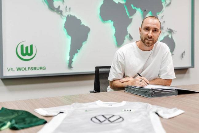 ▲ 에릭센은 이제 독일 무대에서 마지막 불꽃을 태우려 한다. 여전히 창조적인 패스로 경기를 지배할 수 있을지, 그리고 경험과 리더십으로 볼프스부르크에 어떤 가치를 더할지가 관심사다. 기적 같은 복귀를 넘어, 굴곡진 여정 속에서도 빛을 잃지 않는 플레이메이커의 이야기는 아직 끝나지 않았다.&nbsp;ⓒ 볼프스부르크