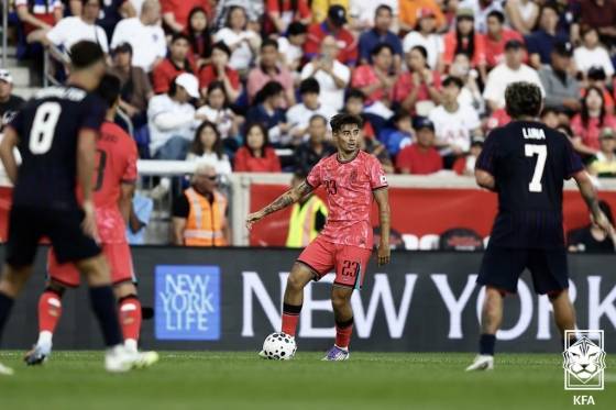 옌스 카스트로프(가운데). /사진=대한축구협회 제공