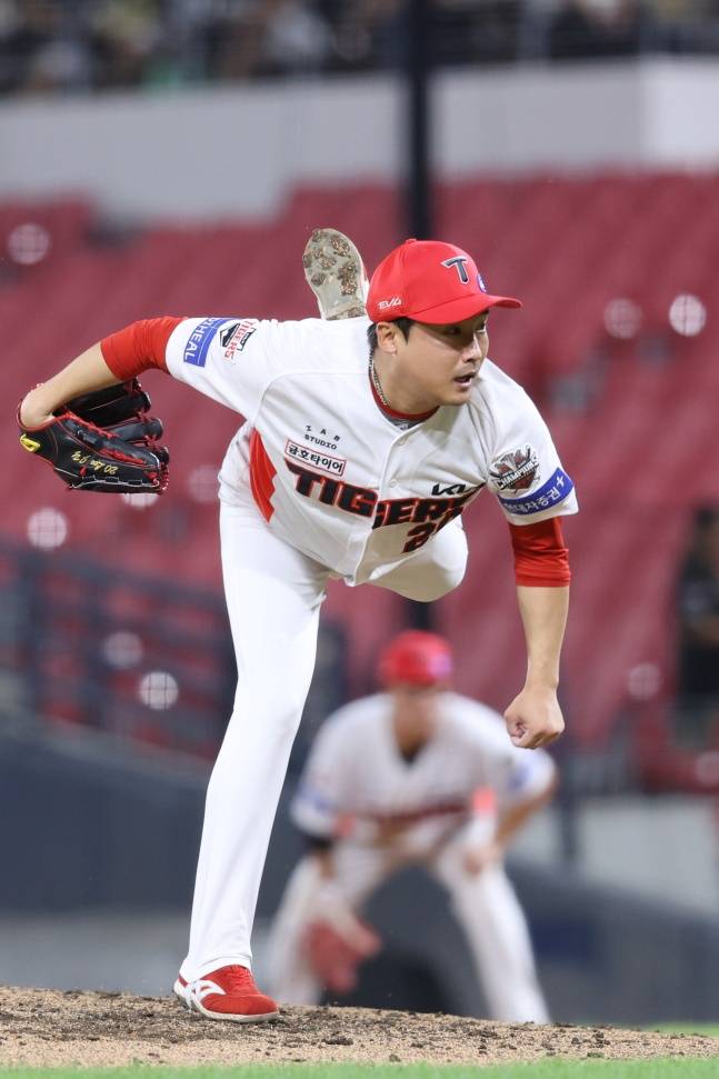 KIA 이준영이 10일 광주 삼성전에서 역투하고 있다. /사진=KIA 타이거즈 제공