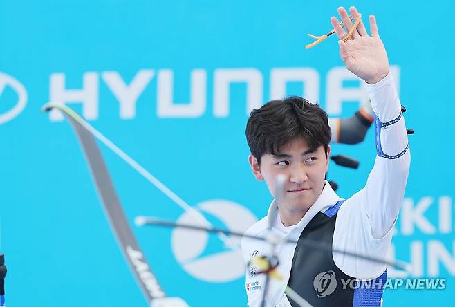 김제덕이 4강에 진출한 뒤 기뻐하는 모습 [광주=연합뉴스]