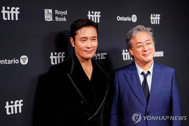 토론토국제영화제 참석한 박찬욱 감독과 배우 이병헌 [로이터=연합뉴스. 재판매 및 DB 금지]