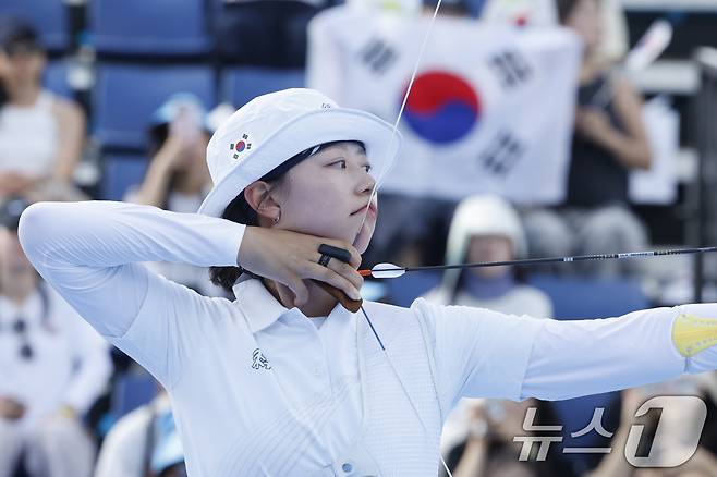 10일 오후 광주 동구 5·18민주광장에서 열린 2025 세계양궁선수권대회 리커브 여자 단체전 동메달 결정전에서 임시현이 화살을 쏘고 있다. 2025.9.10/뉴스1 ⓒ News1 김태성 기자