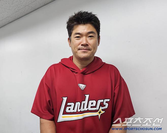 인터뷰에 임한 'KBO 최초 3년 연속 30홀드'의 주인공 노경은. 김영록 기자