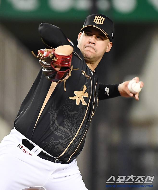 11일 서울 잠실구장에서 열린 KT-LG전. KT 선발 헤이수스가 투구하고 있다. 잠실=정재근 기자 cjg@sportschosun.com/2025.9.11/