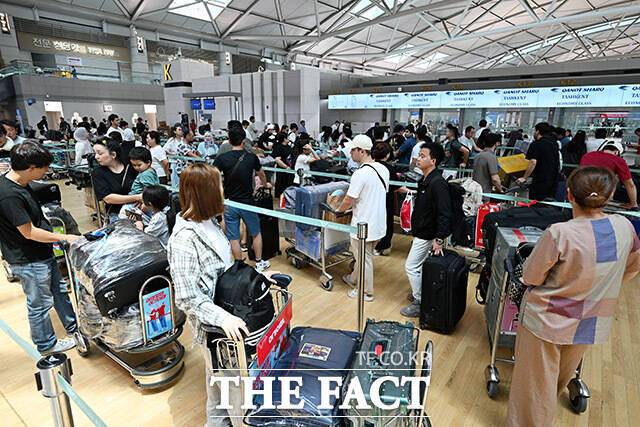 제주항공은 지난 7월 부산-상하이 노선을 신규 취항했고 오는 10월부터 인천-구이린 노선 운항을 시작한다. 진에어는 지난 5월 인천-칭다오 노선을 2년여 만에 재개해 매일 운항 중이고, 에어부산은 부산-옌지 노선을 주 6회로 증편했다. /남용희 기자