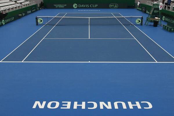 비가 내리고 있는 춘천 송암테니스장 센터코트 / 대한테니스협회