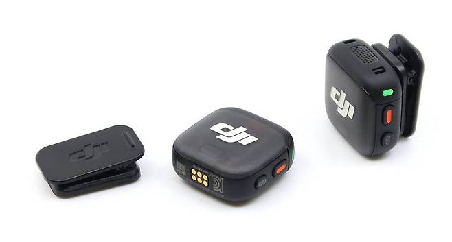 마이크3 송신기와 마그넷 클립 / 출처=IT동아