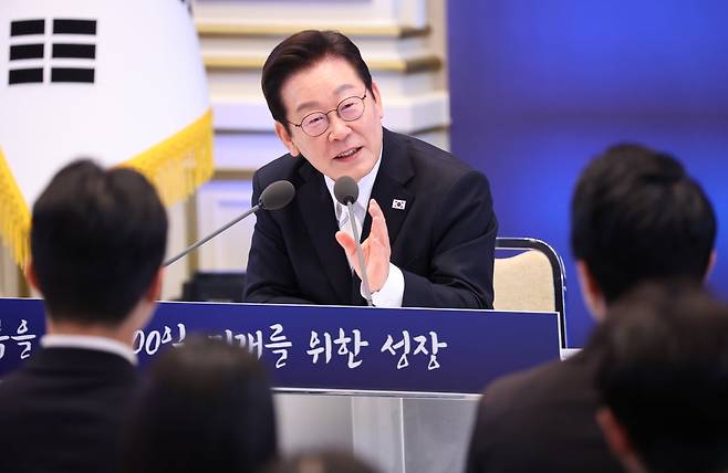 이재명 대통령이 11일 청와대 영빈관에서 열린 취임 100일 기자회견 '회복을 위한 100일, 미래를 위한 성장'에서 발언하고 있다. 2025.9.11 사진=연합뉴스