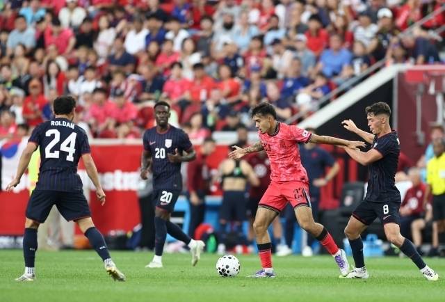 카스트로프가 미국, 멕시코를 상대로 보여준 경기력이라면 지금과 같은 평가는 ‘억까’에 가깝다. 이번 A매치 기간에서의 활약이 그를 스텝업할 수 있게 도왔다는 것을 놓쳐선 안 됐다. 사진=연합뉴스 제공