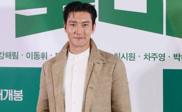 그룹 슈퍼주니어 멤버 최시원이 도널드 트럼프 미국 대통령의 강성 지지자이자 측근으로 유명한 우파 활동가 찰리 커크의 죽음을 추모하는 글을 올렸다가 삭제했다. 사진은 그룹 슈퍼주니어 멤버 최시원 모습. /사진=스타뉴스