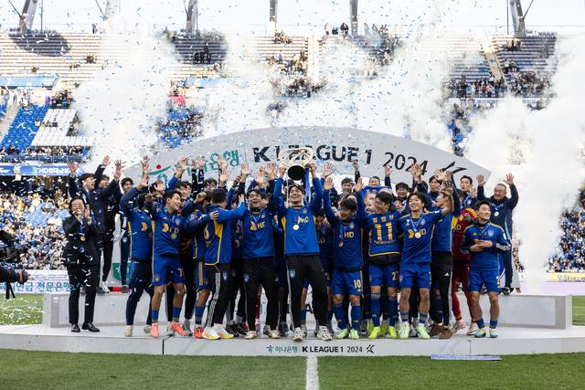 울산 HD는 전북의 뒤를 이어 2022년부터 2024년까지 3회 연속 우승을 차지했다.  한국프로축구연맹 제공