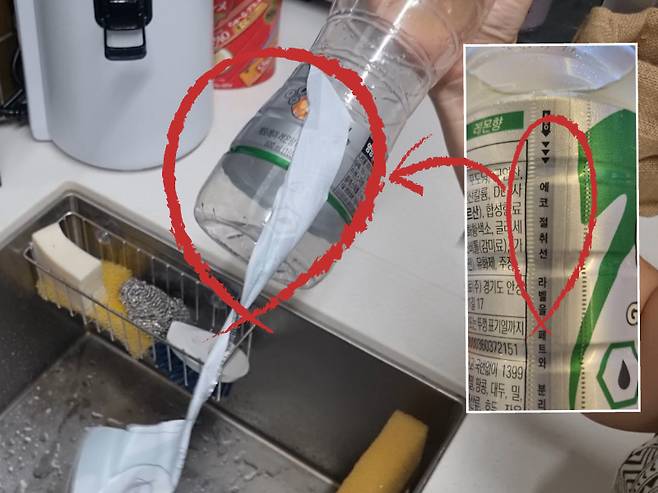 절취선을 따라 페트병 라벨이 제거되지 않고 라벨이 가로 방향으로 계속 찢겨지는 모습. [독자 제공]