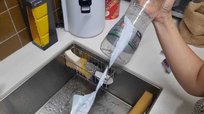 절취선과 무관하게 가로로 찢어지는 라벨. [독자 제공]