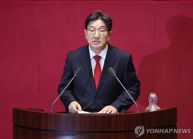 (서울=연합뉴스) 김주성 기자 = 불법 정치자금 수수 혐의를 받는 국민의힘 권성동 의원이 11일 국회 본회의에서 자신의 체포동의안 표결을 앞두고 신상발언을 하고 있다. 2025.9.11 utzza@yna.co.kr 연합뉴스