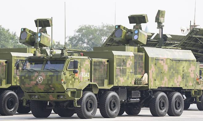 중국의 안티 드론 체계가 지난 3일 베이징에서 열린 전승절 80주년 열병식에 모습을 드러내고 있다. 신화통신·연합뉴스