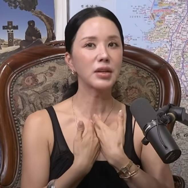 가수 겸 배우 엄정화. 유튜브 채널 ‘SPNS TV’ 캡처