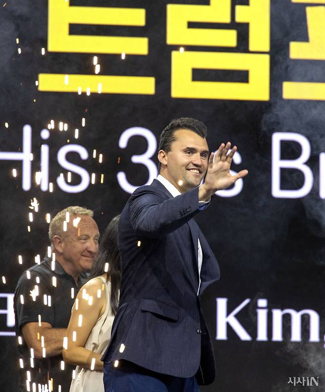 미국의 젊은 트럼프 지지자들에게 큰 영향력을 행사한 찰리 커크가 9월5일 경기도 고양시 킨텍스에서 열린 ‘빌드업코리아 2025’에 참석했을 당시 모습. ⓒ시사IN 조남진