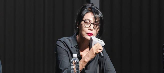 창극 '심청' 연출한 독일 만하임 국립극장 상임 연출가 요나 김 (서울=연합뉴스) 지난 6일 국립극장에서 창극 '심청'을 연출한 독일 만하임 국립극장 상임 연출가 요나 김이 공연을 마친 후 관객들과 대화를 갖고 있다. [국립극장 제공]