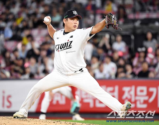 4일 수원 KT위즈파크에서 열린 LG-KT전. KT 선발투수로 마운드에 오른 문용익. 수원=정재근 기자 cjg@sportschosun.com/2025.9.4/