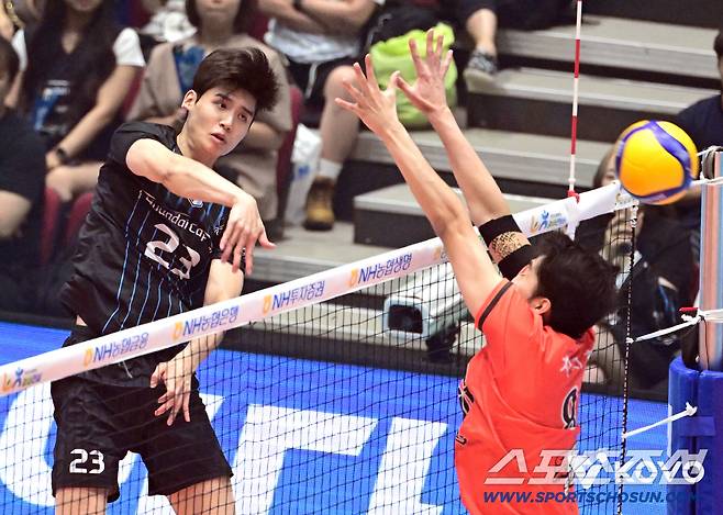 현대캐피탈 이승준이 스파이크를 날리고 있다. 사진제공=KOVO