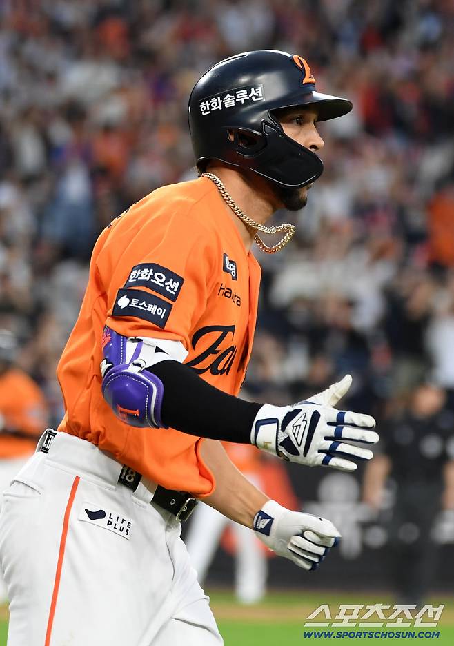 13일 대전 한화생명볼파크에서 열린 한화 이글스와 키움 히어로즈의 경기. 5회말 1사 만루 한화 리베라토가 만루포를 터뜨린 뒤 환호하고 있다. 대전=박재만 기자 pjm@sportschosun.com/2025.09.13/