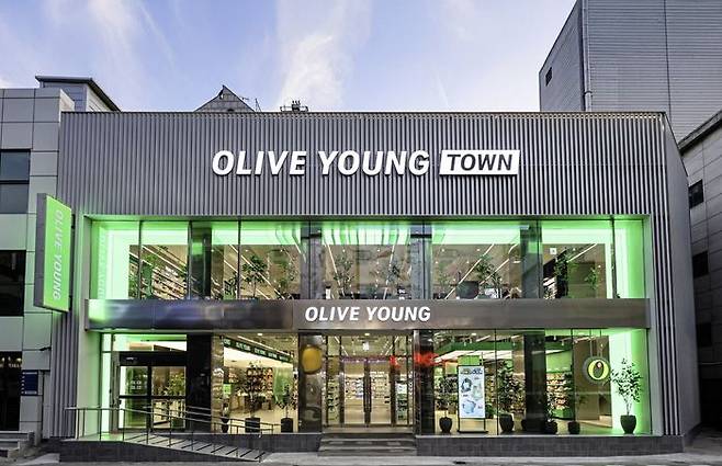 올리브영의 상권별 대표 매장인 '타운' 전경. ⓒCJ올리브