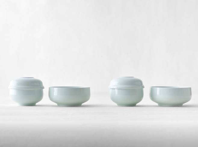 이기조 백자 2인 반상기 세트. (조선호텔앤리조트 제공)